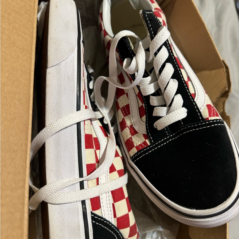 Vans - Picture 2 of 6